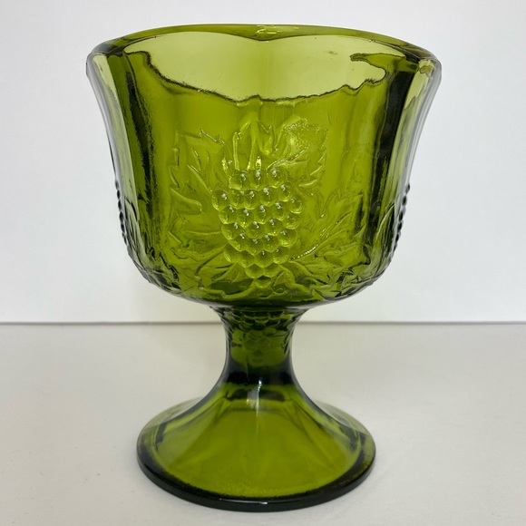 Vintage EUC, Indiana Glass Co. Harvest Grape Avocado Green Glass Compote - Picture 1 of 15